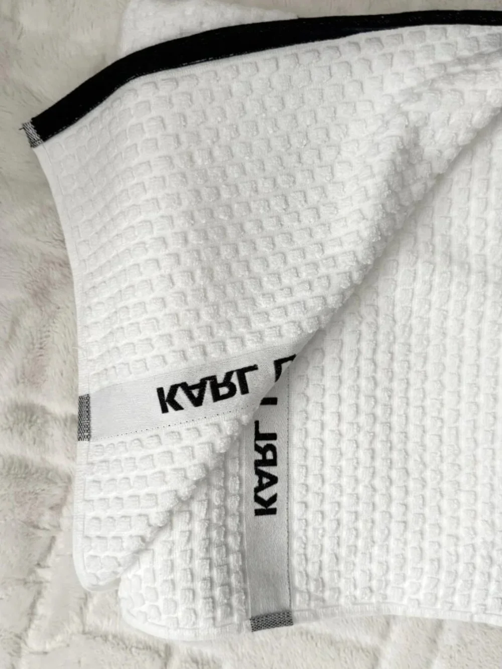 Karl Lagerfeld Paris White Black Stripe Waffle Bath Towel 27x54 NWT